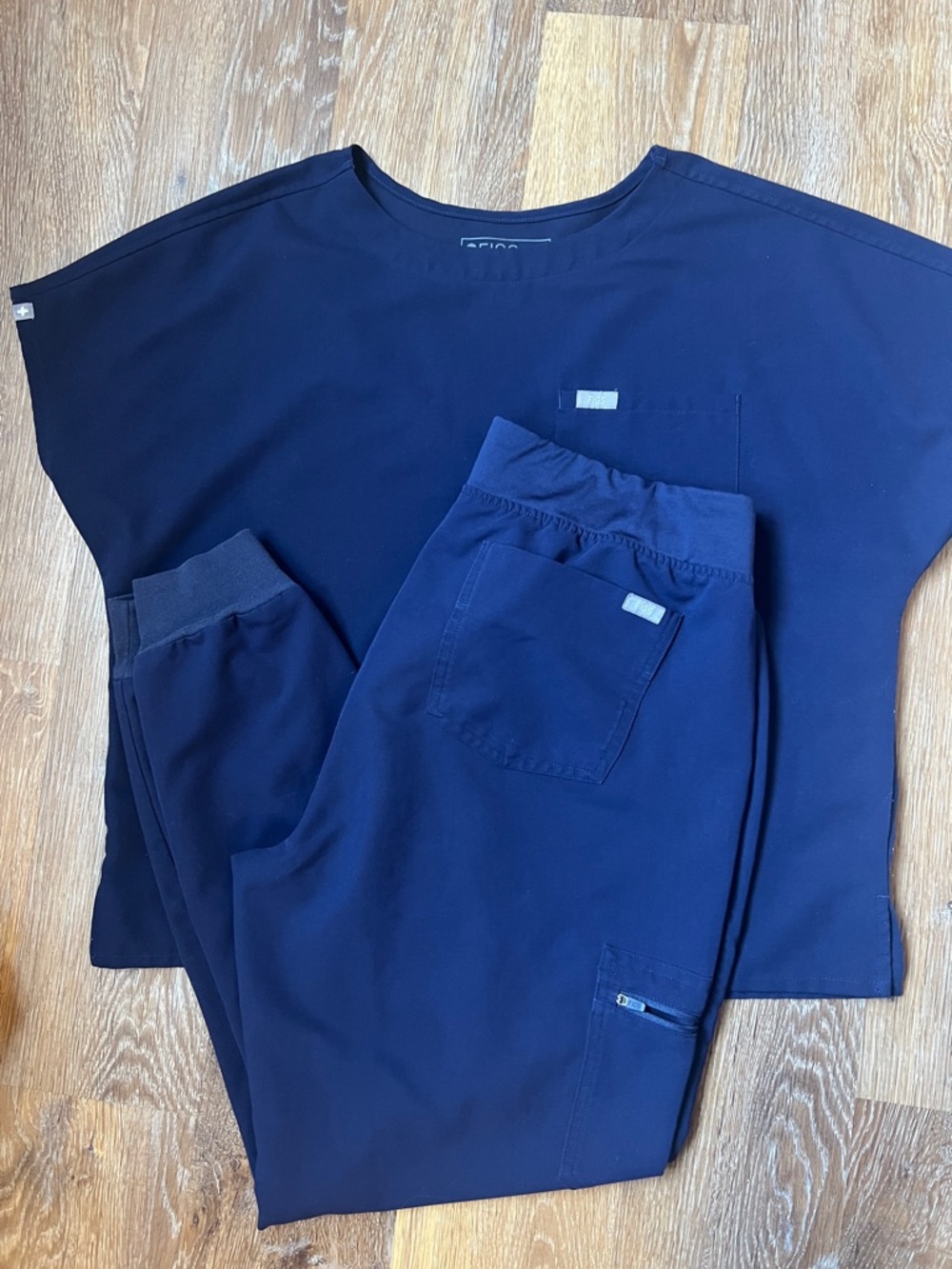 Figs Navy Blue set - Arua relaxed top size medium - Zaroma Joggers size large